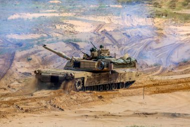 Letonya tankları. Uluslararası askeri eğitim Saber Strike 2017, Adazi, Letonya, 15 Haziran 2017 için 3. Bize ordu Avrupa başkanlığındaki yıllık Uluslararası militaryexercise Saber Strike alan eğitim vermişti Letonya.