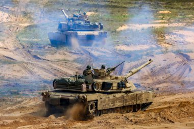 Letonya tankları. Uluslararası askeri eğitim Saber Strike 2017, Adazi, Letonya, 15 Haziran 2017 için 3. Bize ordu Avrupa başkanlığındaki yıllık Uluslararası militaryexercise Saber Strike alan eğitim vermişti Letonya.