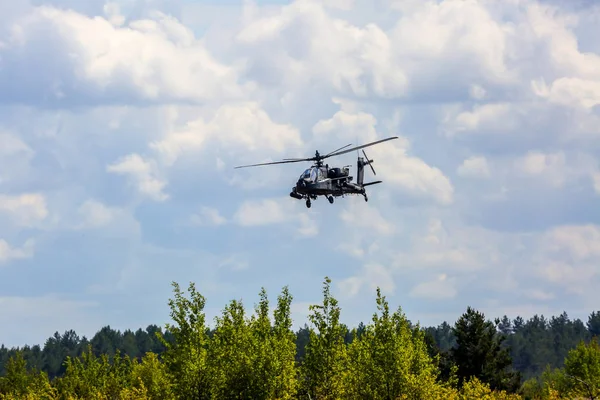 Blackhawk Apache International Military Training Strike 2017 Adazi Latvia Июня — стоковое фото