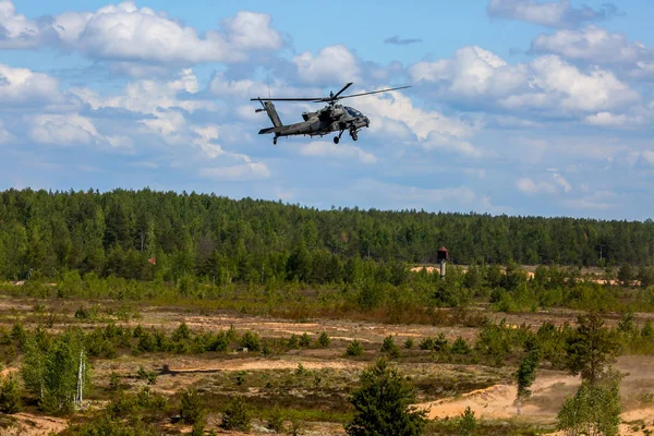 Blackhawk Apache Міжнародний Військово Навчальному Удар Шаблею 2017 Adazi Латвія — стокове фото