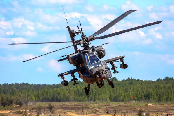 Blackhawk Apache International Military Training Strike 2017 Adazi Latvia Июня — стоковое фото