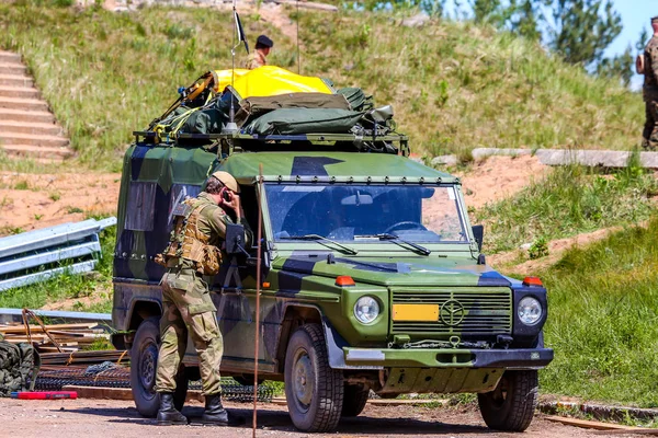 Nato の装甲車を兵士します 2017 から国際軍事訓練セイバー ストライク Adazi ラトビア 2017 私たち軍ヨーロッパ主導の年次国際 Militaryexercise — ストック写真