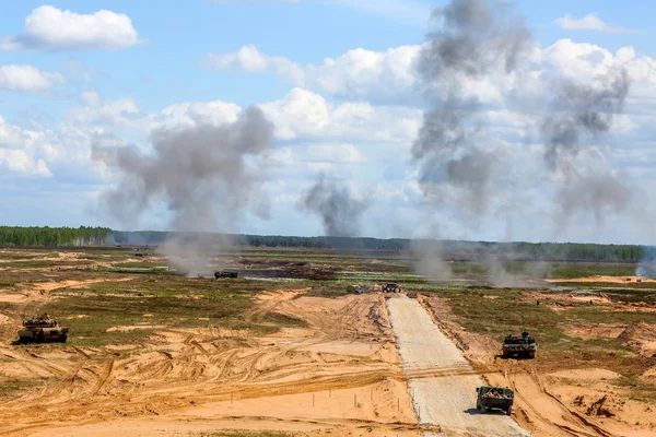 Explosion Und Rauch Internationales Militärisches Training Säbelschlag 2017 Adazi Lettland Stockbild