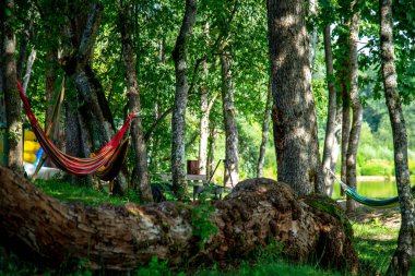 Rekreasyon yakın nehir temel. 