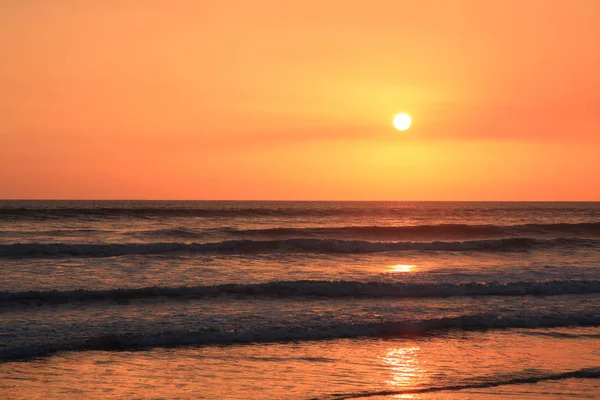 太平洋のニカラグアの海岸に沈む夕日 — ストック写真