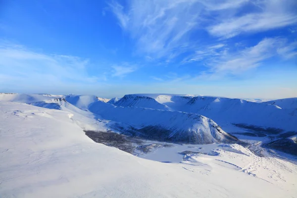 晴れた日に山の谷 — ストック写真