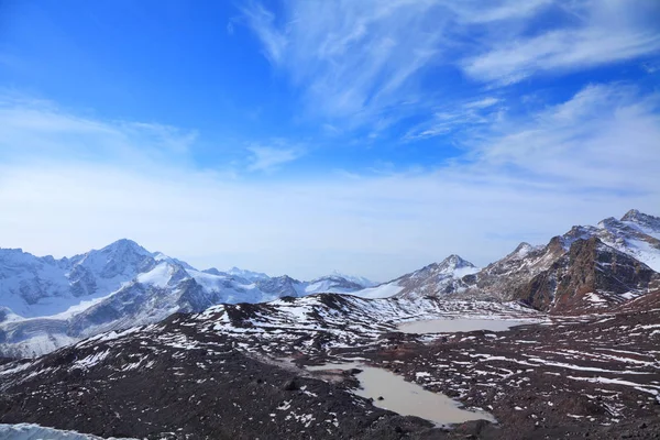 Lago Glacial Sobre Fondo Pico Montaña —  Fotos de Stock