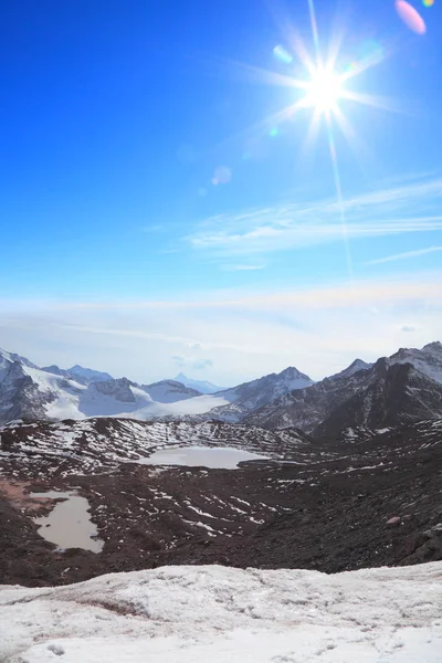 Lago Glaciale Alte Montagne Sole Splendente — Foto Stock