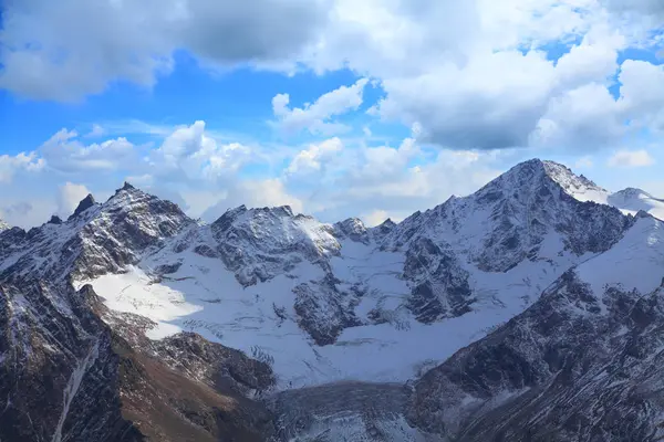 Первый Снег Горе Чегет Поздней Осенью Кавказе — стоковое фото