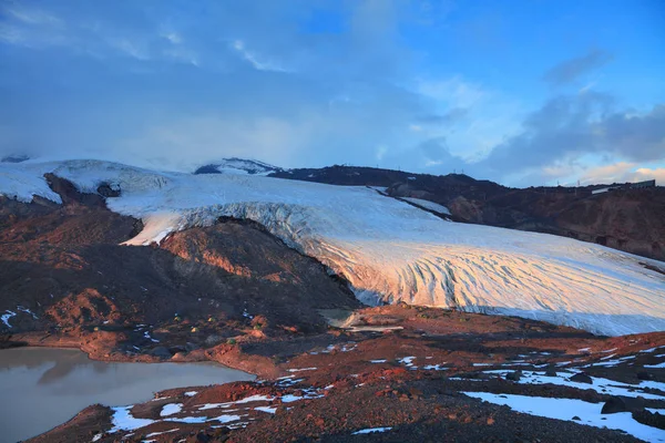 Lago Glaciale Sullo Sfondo Grande Ghiacciaio — Foto Stock