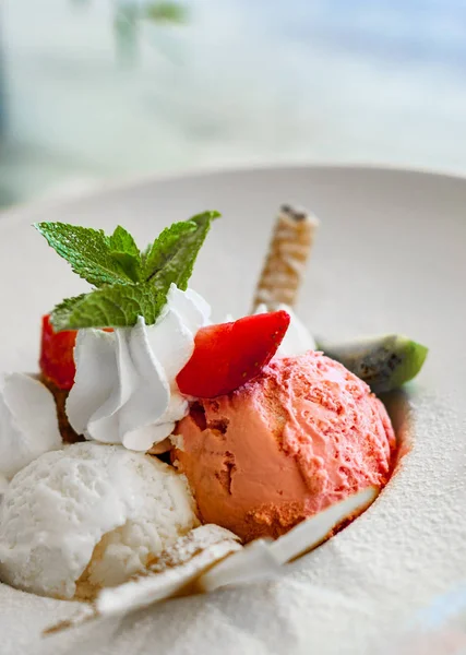 Three Flavored Ice Cream Scoops Plate Strawberry Mint Table — Stock Photo, Image