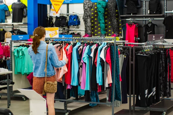 Minsk Bielorrússia Julho 2018 Venda Dentro Loja Roupas Centro Comercial — Fotografia de Stock