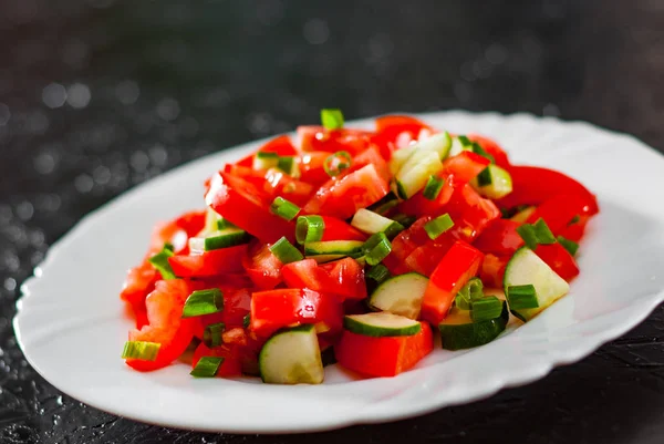 Fresh Vegetable Salad Tomato Cucumber Green Onion White Plate Black — Stock Photo, Image