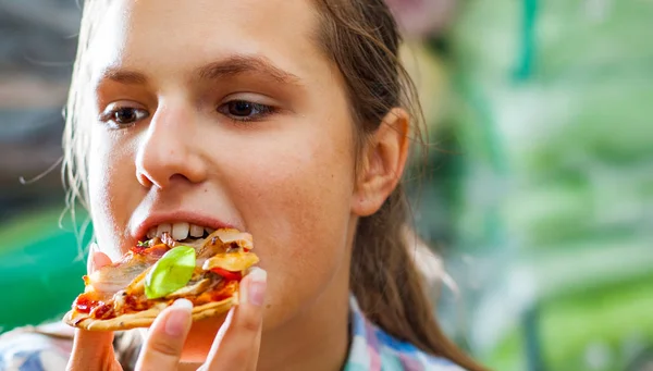 Portrait Young Teenager Brunette Girl Eating Slice Pizza — Stock Photo, Image