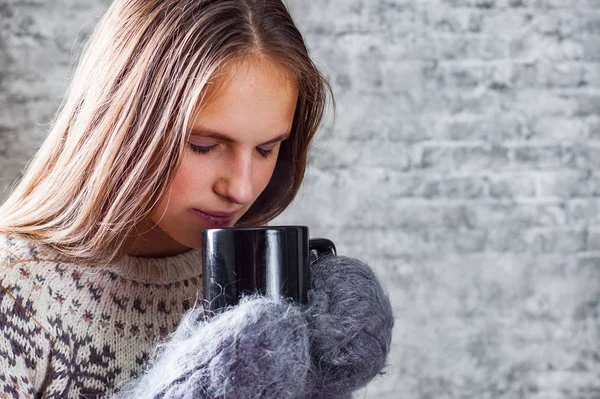 Portrait Young Teenager Brunette Girl Long Hair Holding Cup Hands — Stock Photo, Image