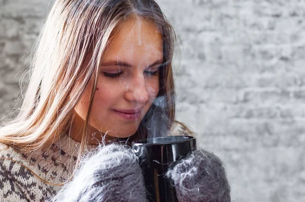 Portrait Young Teenager Brunette Girl Long Hair Holding Cup Hands — Stock Photo, Image