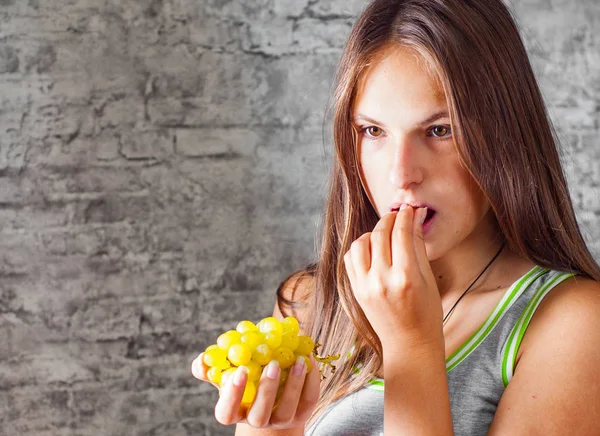 Portrait Young Teenager Brunette Girl Long Hair Eating Grape Gray — Stock Photo, Image
