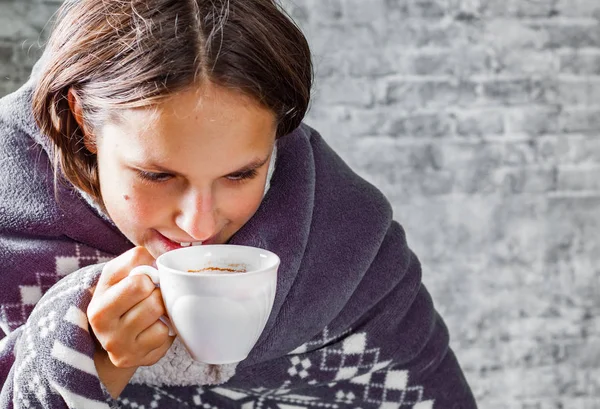 Portrait Young Teenager Brunette Girl Long Hair Holding Cup Hands — Stock Photo, Image