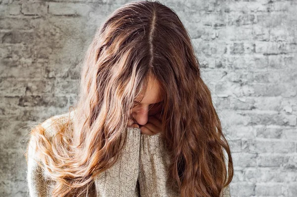 Portrait Young Teenager Brunette Girl Long Hair Covers Her Face — Stock Photo, Image