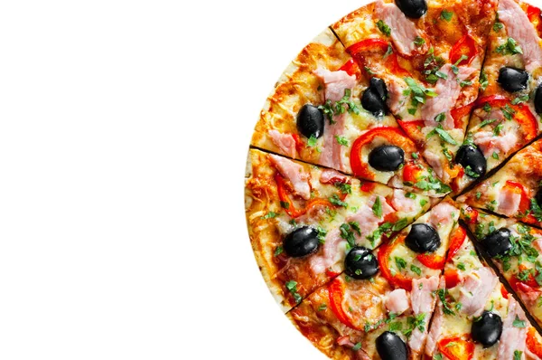 Pizza Con Queso Mozzarella Jamón Pimienta Carne Tomates Aceitunas Especias — Foto de Stock