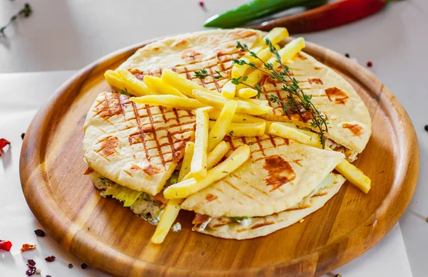 Skepasti Pork Gyros Meat Tzatziki Sauce Vegetables Cheese French Fries — Stock Photo, Image