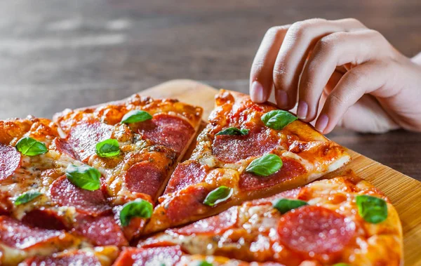 Woman Hand Takes Slice Pepperoni Pizza Mozzarella Cheese Salami Ντομάτες — Φωτογραφία Αρχείου