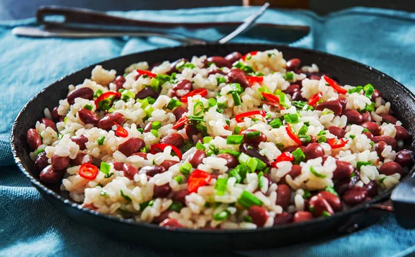 Reis Mit Roten Bohnen Und Gemüse Einer Pfanne — Stockfoto