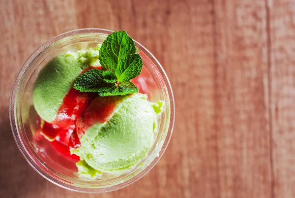 Green Organic Avocado Ice Cream Strawberry Sorbet Red Wine Plastic — Stock Photo, Image