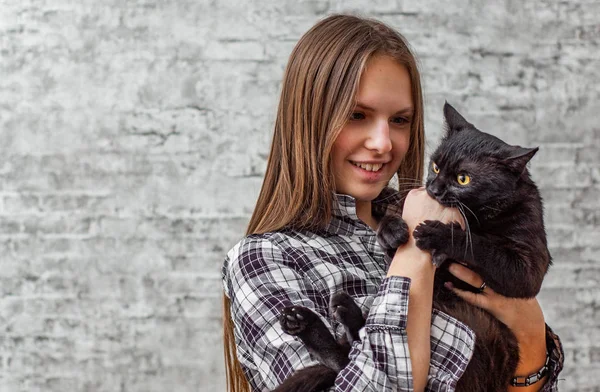 Portrait Young Teenager Brunette Girl Long Hair Holding Her Arms — Stock Photo, Image