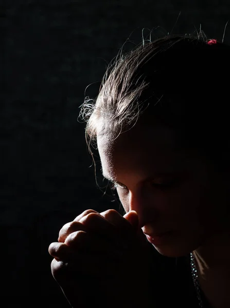 Praying Young Woman Portrait Dark Background — Stock Photo, Image