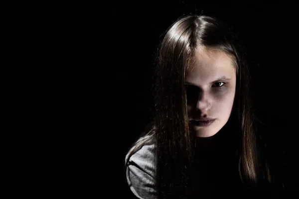 Portret Młodego Nastolatka Brunette Girl Długimi Włosami Stylu Gotyckim Czarnym — Zdjęcie stockowe