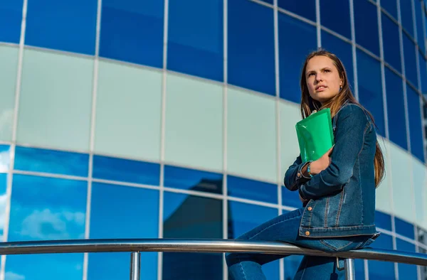 Terug Naar School Student Tiener Meisje Houden Boeken Notitieboeken Buiten — Stockfoto