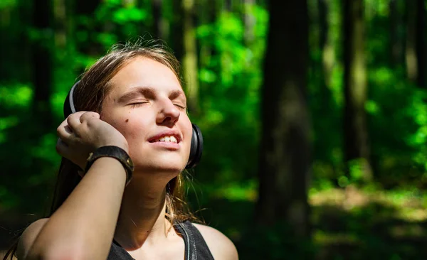 Outdoor Portrait Young Teenager Brunette Girl Long Hair Happy Young — Stock Photo, Image