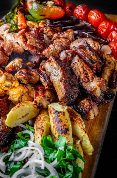 Assorted Mixed Different Grilled Meat Vegetables Table — Stock Photo, Image