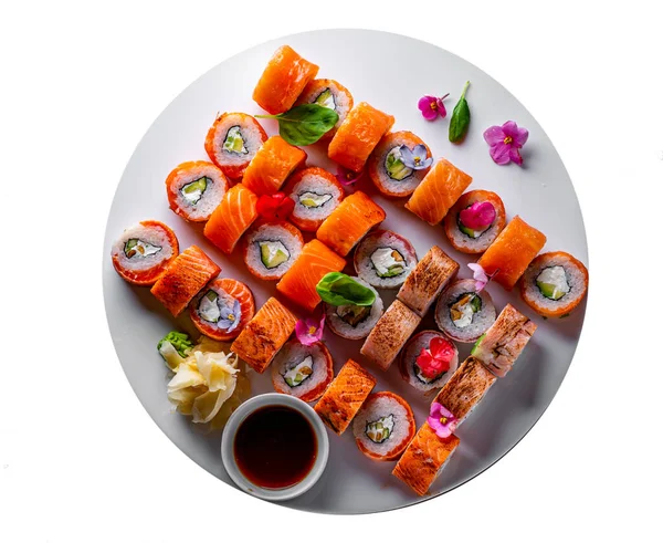 Sada Sushi Rolky Lososem Avokádem Smetanovým Sýrem Okurkou Rýží Kaviárem — Stock fotografie