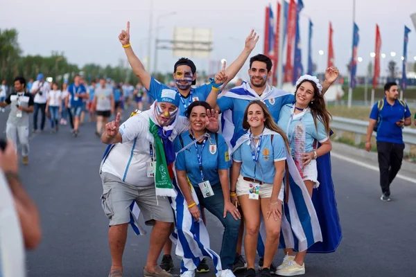 Fãs alegres Uruguai após o jogo Uruguai - Arábia Saudita — Fotografia de Stock