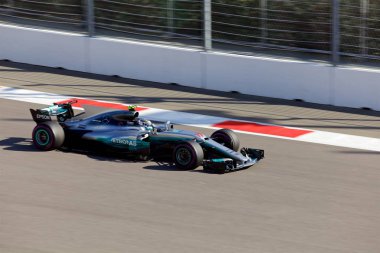 Soçi, Rusya - 30 Nisan 2017: Valtteri Bottas Mercedes Amg Petronas F1 Team Sochi Autodrom, Formula bir Rus Grand Prix yarış yarış.
