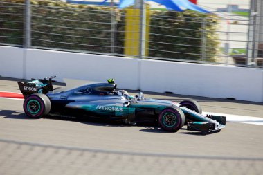 Soçi, Rusya - 30 Nisan 2017: Valtteri Bottas Mercedes Amg Petronas F1 Team Sochi Autodrom, Formula bir Rus Grand Prix yarış yarış.