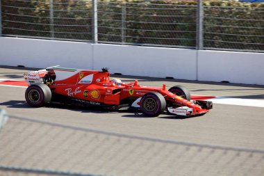 Soçi, Rusya - 30 Nisan 2017: Sebastian Vettel Formula bir Rus Grand Prix Sochi Autodrom, Yarış, yarış Scuderia Ferrari F1 takımının.