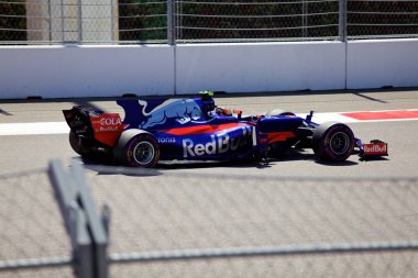 Soçi, Rusya - 30 Nisan 2017: Sochi Autodrom, Formula bir Rus Grand Prix yarış yarış Carlos Sainz Scuderia Toro Rosso F1 takım.