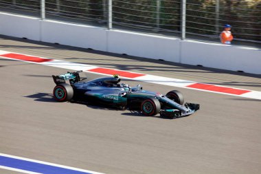 Soçi, Rusya - 30 Nisan 2017: Valtteri Bottas Mercedes Amg Petronas F1 Team Sochi Autodrom, Formula bir Rus Grand Prix yarış yarış.