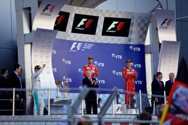Soçi, Rusya - 30 Nisan 2017: İlk üç bitirenler Valtteri Bottas Mercedes, Sebastian Vettel ve Kimi Raikkonen Ferrari podyum üzerinde Grand Prix Rusya'nın Soçi, sırasında kutlamak.