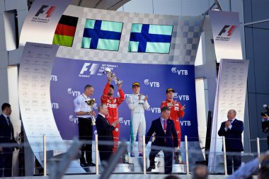 Soçi, Rusya - 30 Nisan 2017: İlk üç bitirenler Valtteri Bottas Mercedes, Sebastian Vettel ve Kimi Raikkonen Ferrari podyum üzerinde Grand Prix Rusya'nın Soçi, sırasında kutlamak.