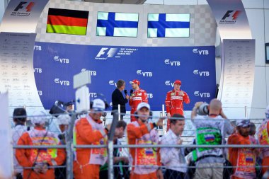 Soçi, Rusya - 30 Nisan 2017: İlk üç bitirenler Valtteri Bottas Mercedes, Sebastian Vettel ve Kimi Raikkonen Ferrari podyum üzerinde Grand Prix Rusya'nın Soçi, sırasında kutlamak.