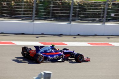 Soçi, Rusya - 30 Nisan 2017: Sochi Autodrom, Formula bir Rus Grand Prix yarış yarış Carlos Sainz Scuderia Toro Rosso F1 takım.