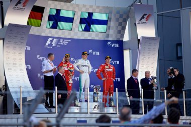 Soçi, Rusya - 30 Nisan 2017: İlk üç bitirenler Valtteri Bottas Mercedes, Sebastian Vettel ve Kimi Raikkonen Ferrari podyum üzerinde Grand Prix Rusya'nın Soçi, sırasında kutlamak.