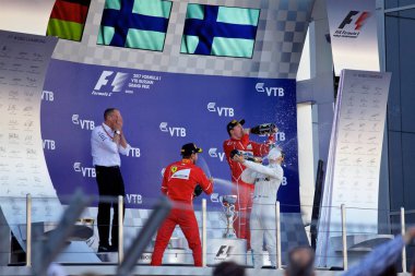 Soçi, Rusya - 30 Nisan 2017: İlk üç bitirenler Valtteri Bottas Mercedes, Sebastian Vettel ve Kimi Raikkonen Ferrari podyum üzerinde Grand Prix Rusya'nın Soçi, sırasında kutlamak.