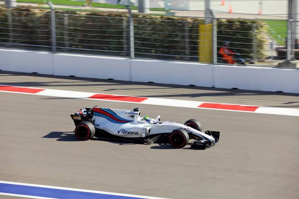 Soçi, Rusya - 30 Nisan 2017: Felipe Massa Sochi Autodrom, Formula bir Rus Grand Prix yarış yarış Williams Martini Racing F1 takımı.
