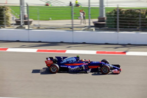 Soçi, Rusya - 30 Nisan 2017: Sochi Autodrom, Formula bir Rus Grand Prix yarış yarış Carlos Sainz Scuderia Toro Rosso F1 takım.