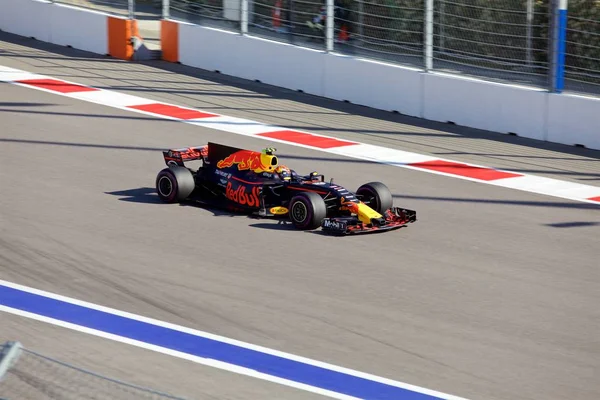 Soçi, Rusya - 30 Nisan 2017: Max Verstappen Sochi Autodrom, Formula bir Rus Grand Prix yarış yarış Red Bull Racing F1 takımı.
